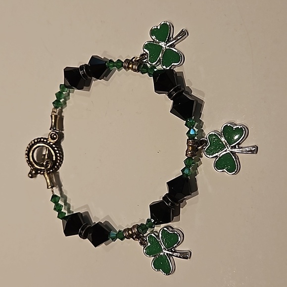 Crystal & Enamel 3 Leaf Clover 8" Bracelet - Picture 2 of 7
